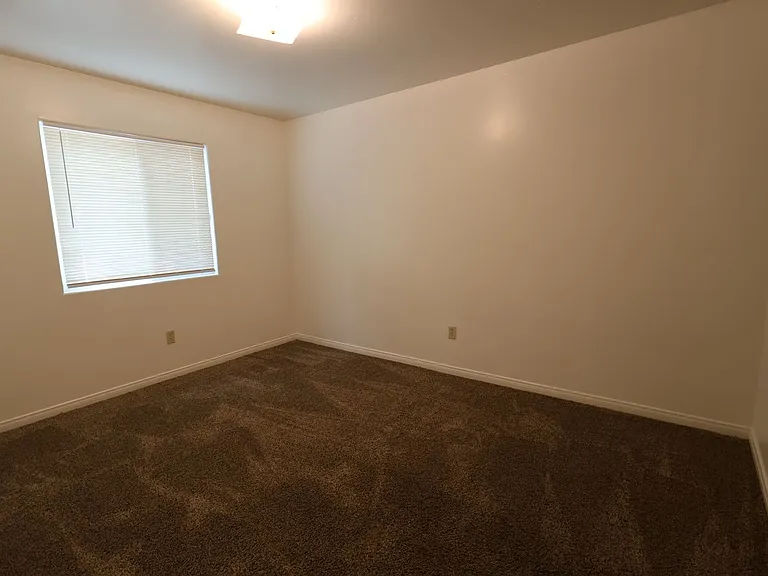 448 S Oildale Dr #A — Photo 14