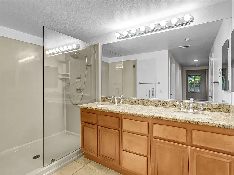301 W G St #316 — Photo 22