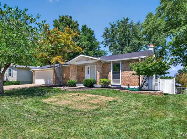 34 N Harris Dr, Saint Peters, MO 63376