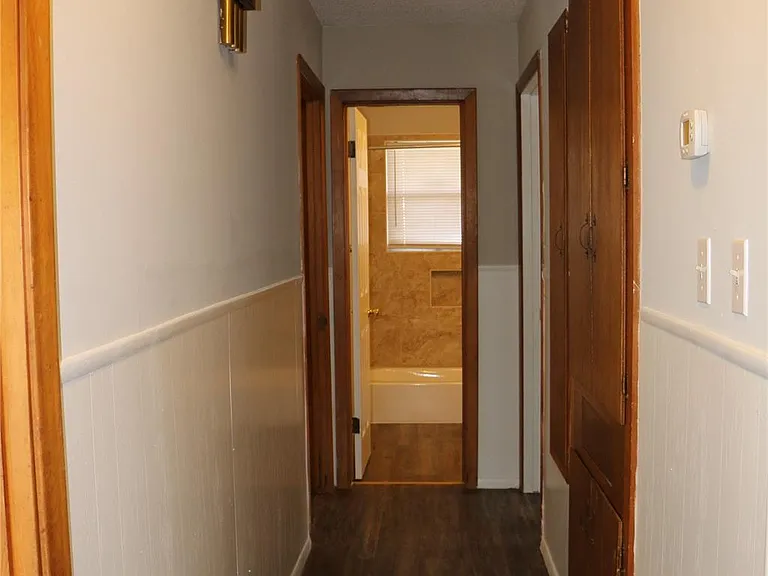 710 W 7th St — Photo 13