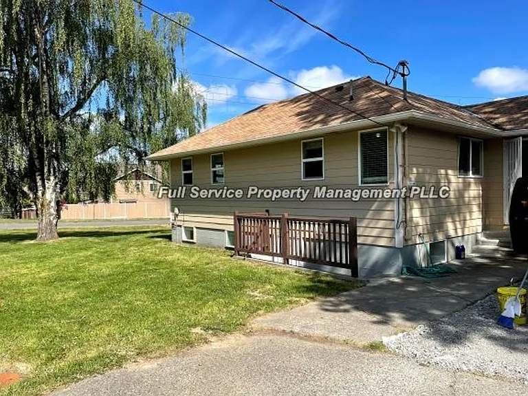 602 S 20th Pl — Photo 2