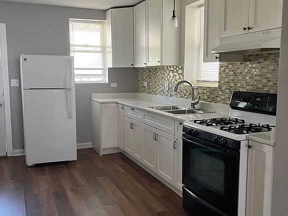 4th image of 1648 W 38th Pl Floor 1