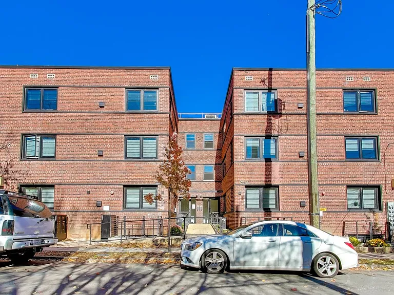 622-624 Girard St NE — Photo 1