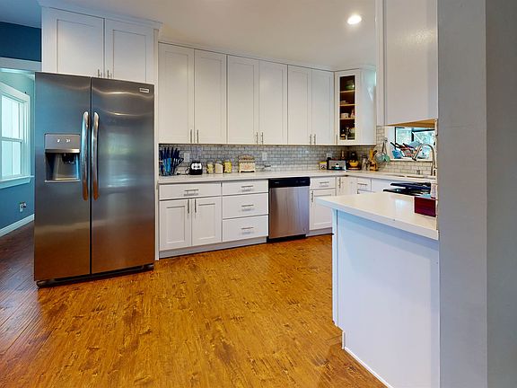 3rd image of 402 N La Luna Ave