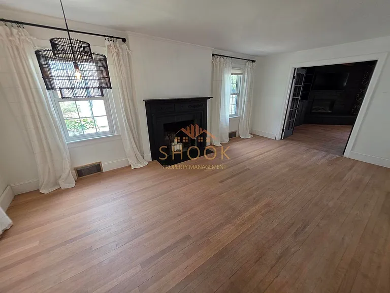 914 Vine St — Photo 4