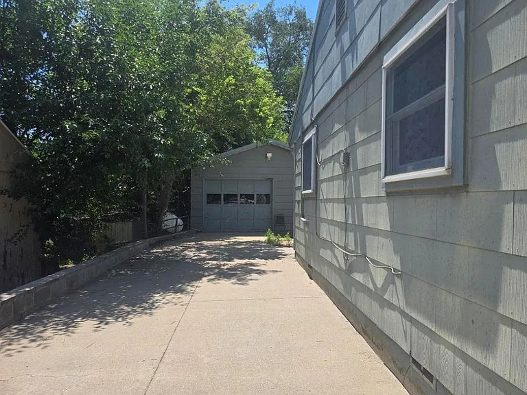 808 W K St — Photo 14