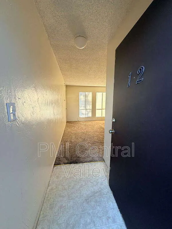 Studio, 1.0 bath, 300 sqft, $975 — Photo 1