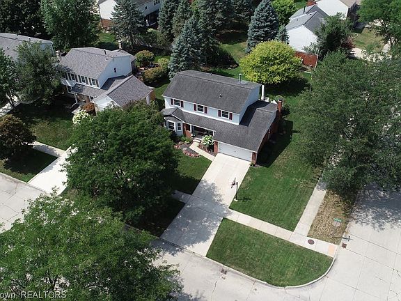 3rd image of 6753 Weathersfield Way