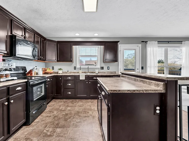 3460 Oak Creek Dr — Photo 22