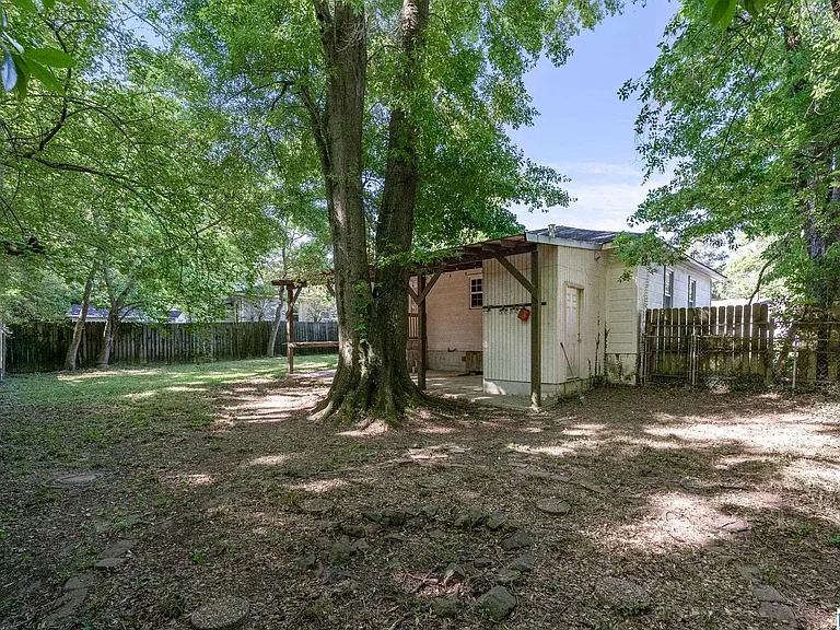 601 Grove St — Photo 28