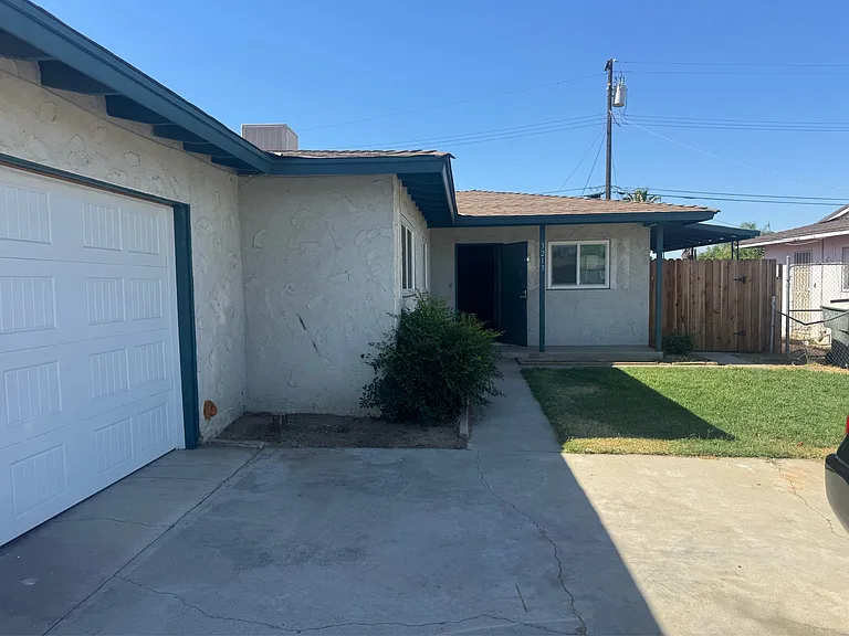 3213 Center St — Photo 1