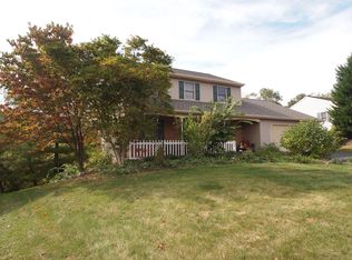 30 Rolling Hill Dr, Lititz, PA 17543