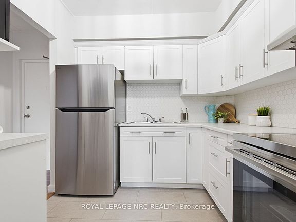 4th image of 72 Main St E #106