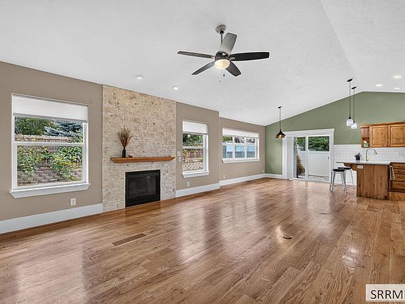 4th image of 2450 Skylar Pl