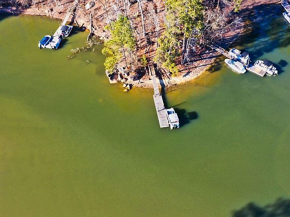 Image 5: Shared Dock Available!