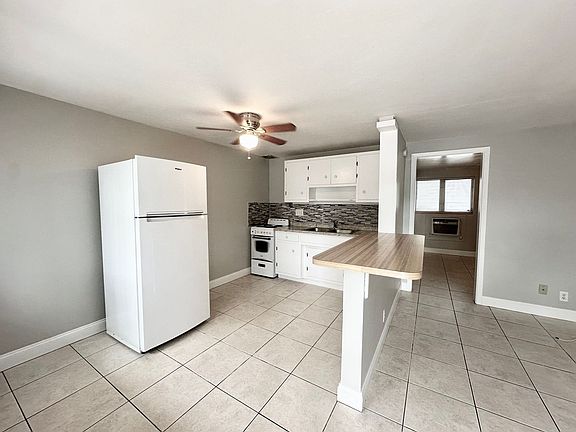 4th image of 2035 Edgewater Dr APT 9