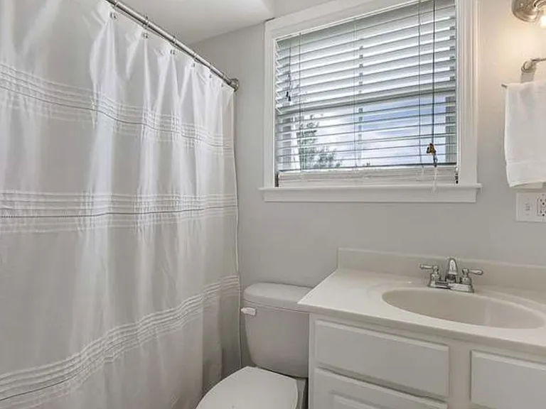 4405 Barnett St #D — Photo 4