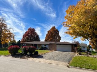 2317 Maplewood Dr, Dubuque, IA 52002