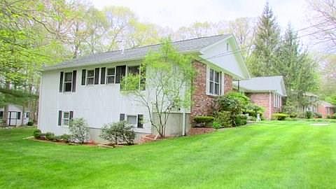 4th image of 11 Lori Ellen Dr