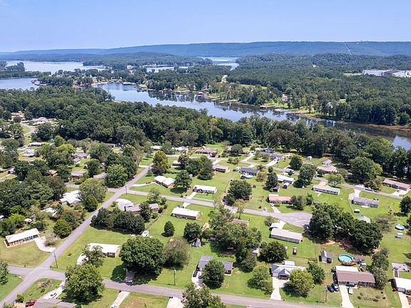 3rd image of 184 Chesapeake Dr