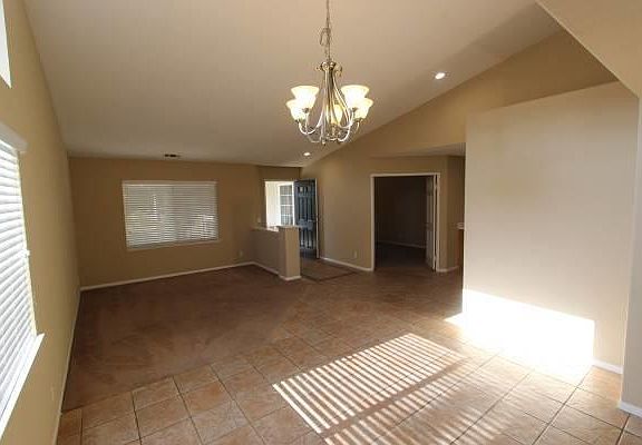 4th image of 5032 Pacific Village Dr