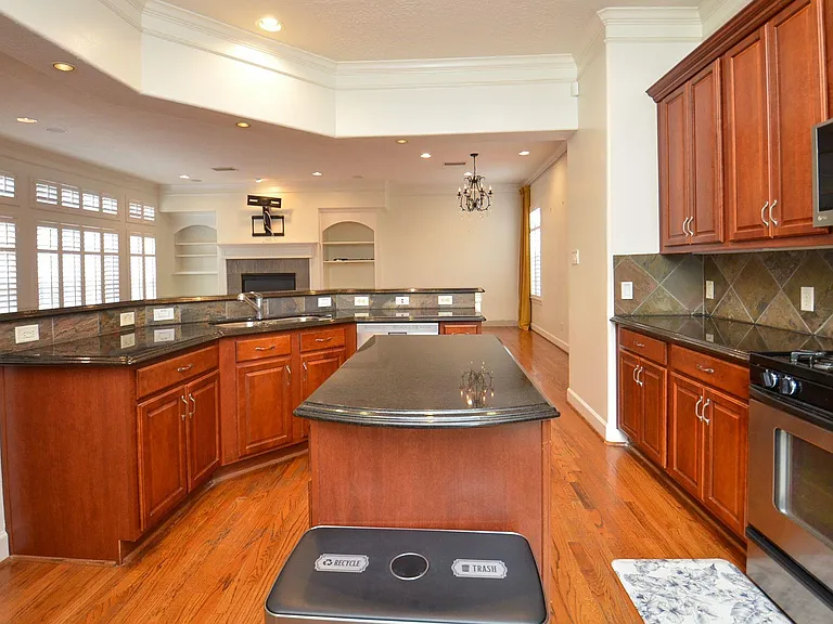 4609 Floyd St #B — Photo 12