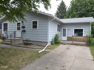 1435 S 18th St, Grand Forks, ND 58201