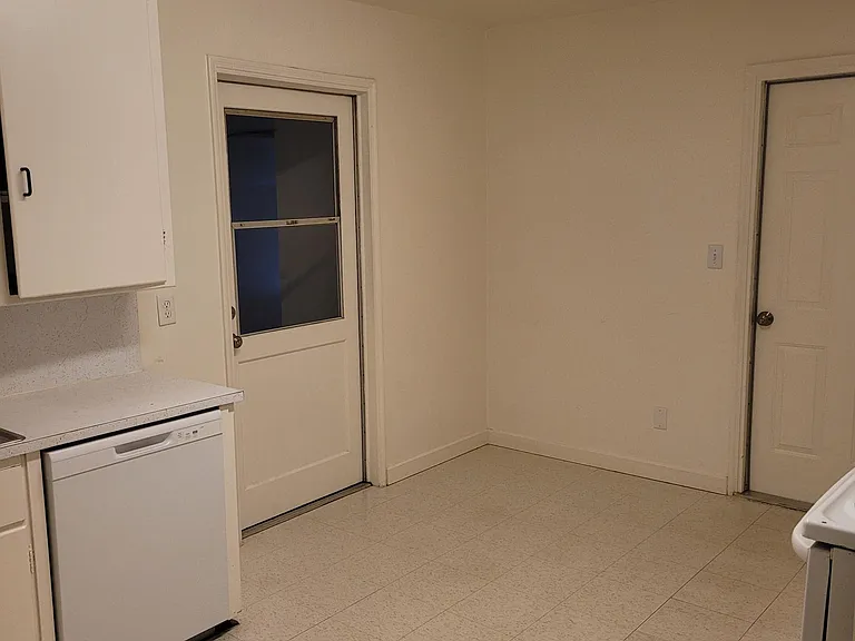 423 E Barrymore St — Photo 15