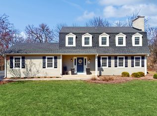 817 Plamondon Rd, Wheaton, IL 60189