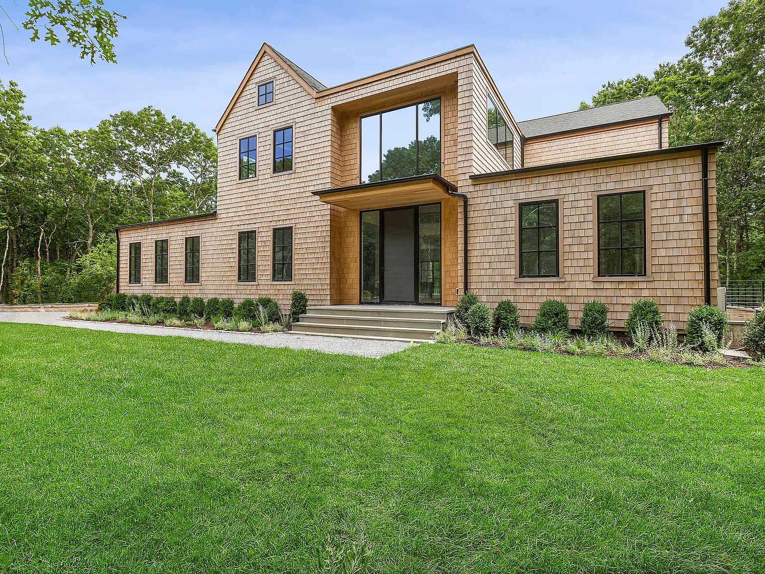 Spacious East Hampton Stunning New Construction Rental — Photo 1