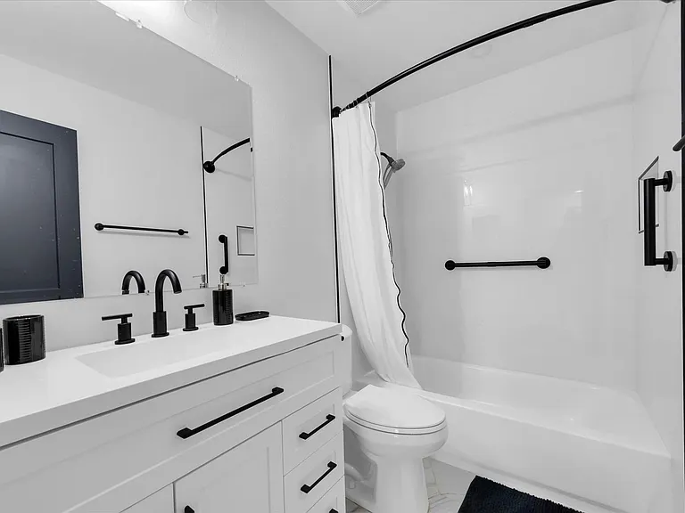 3009 W Binnicker Ave — Photo 8
