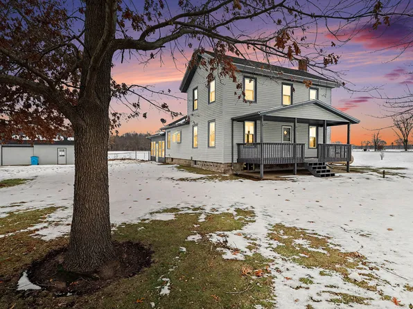 19910 Moorepark Rd, Three Rivers, MI 49093