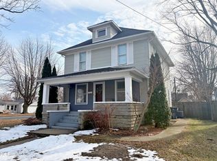 136 Leroy Ave E, Bowling Green, OH 43402