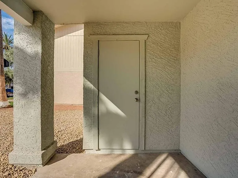 318 E Vine Cir — Photo 6