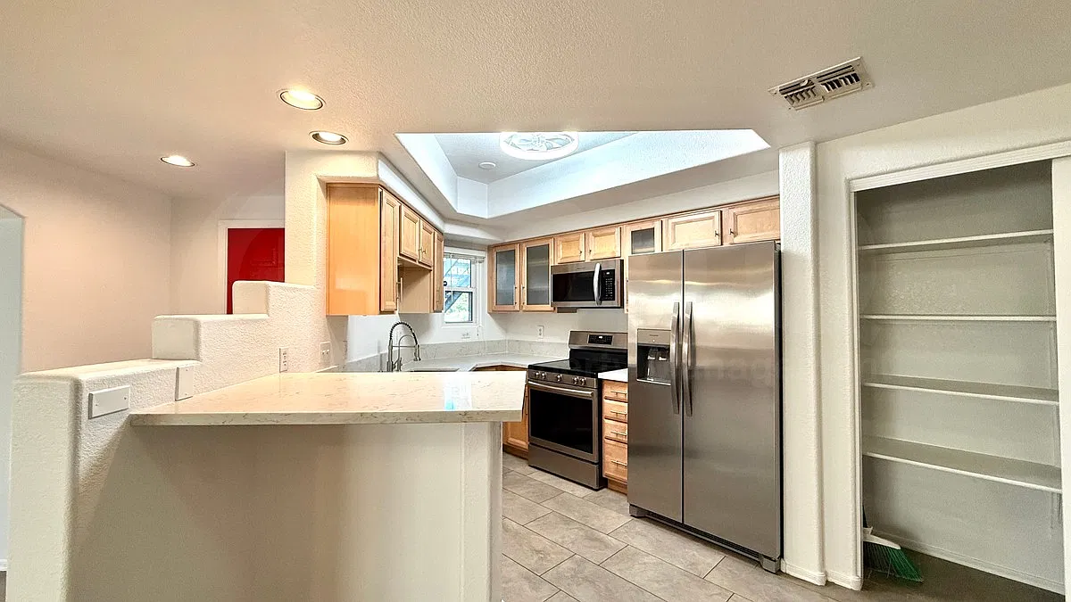 10410 N Cave Creek Rd — Photo 1