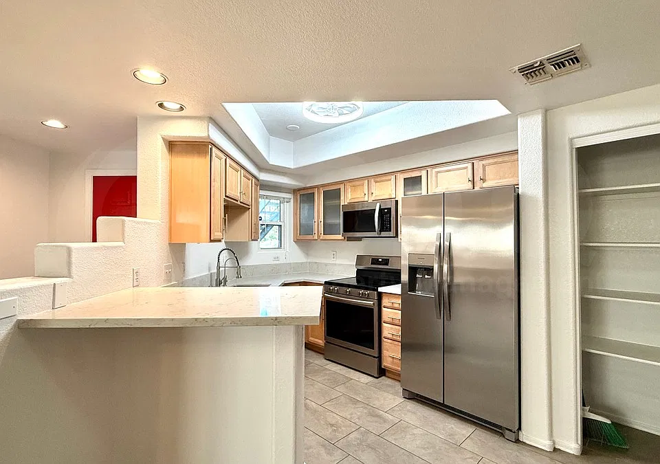 10410 N Cave Creek Rd #1127