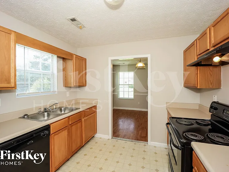 9421 Mulligan Ct — Photo 6
