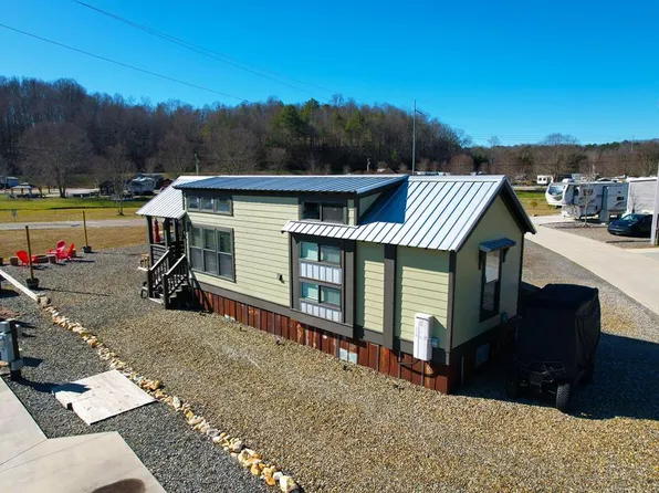 192 Mountain Meadows Dr, Morganton, GA 30560