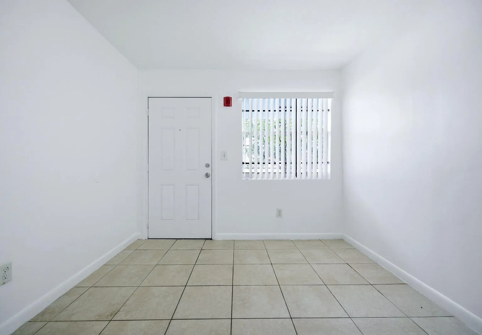 2 bed, 1.0 bath, 750 sqft, $1,745 — Photo 2