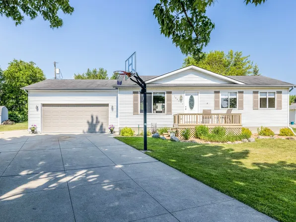1580 Grandview Ct, Saint Clair, MI 48079