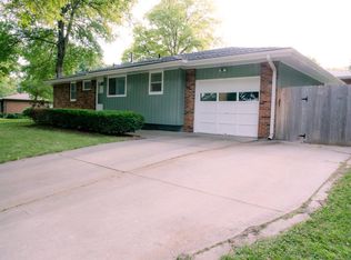421 Apache Trl, Lincoln, NE 68505