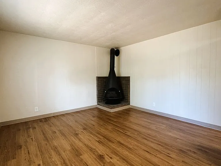 2705 Oak St #10 — Photo 4