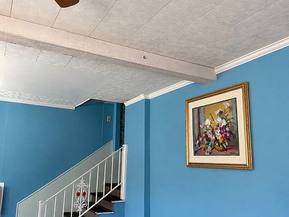 5th image of 2009 Howell St