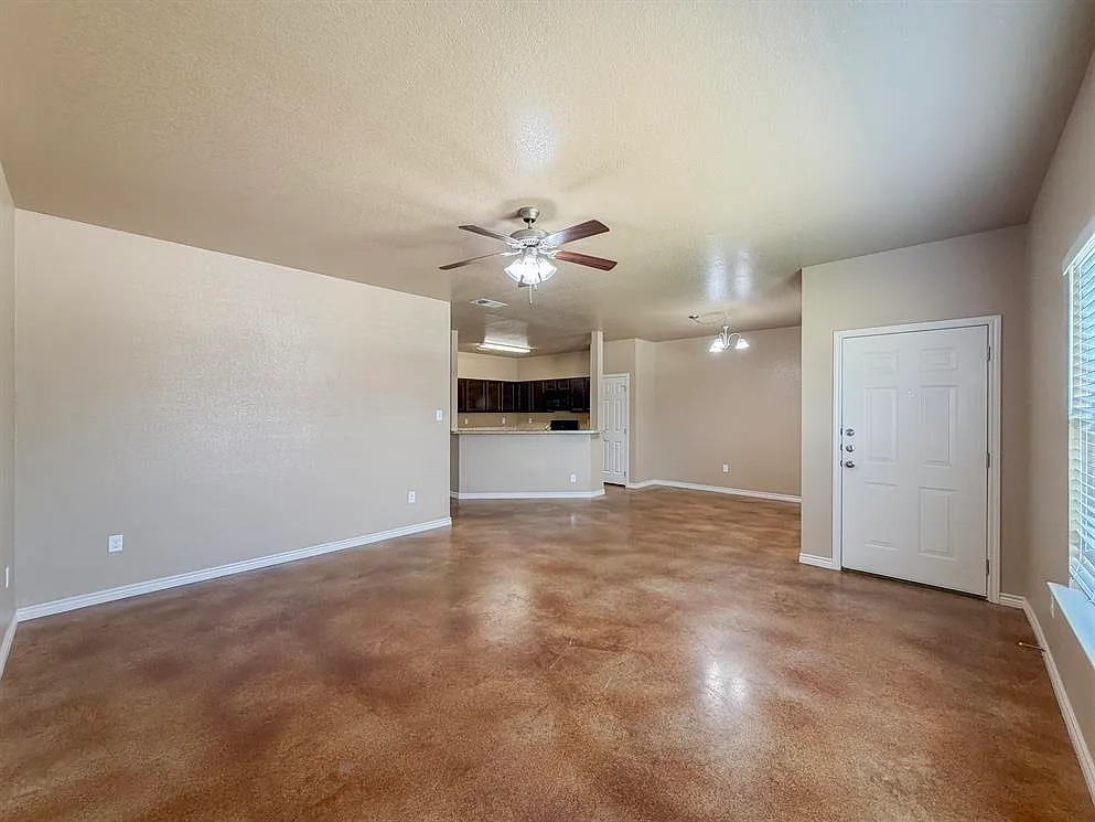 7103 Cameron Park — Photo 2