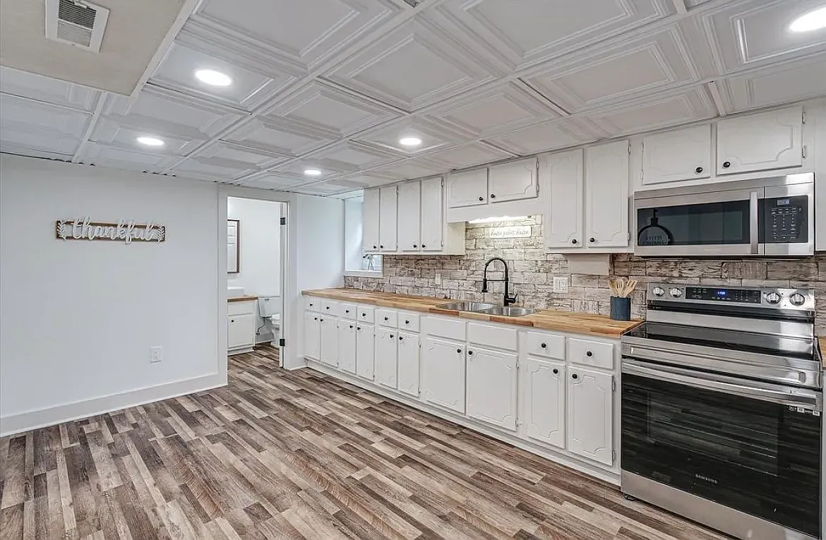 Building Photo - 300 River Heights Dr #1