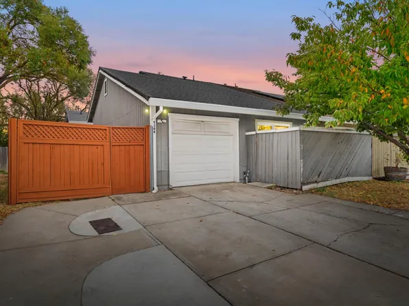 9344 Aizenberg Cir, Elk Grove, CA 95624