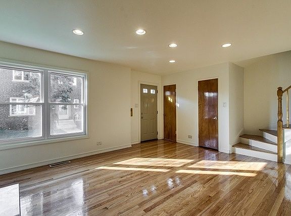3rd image of 6065 N Paulina St