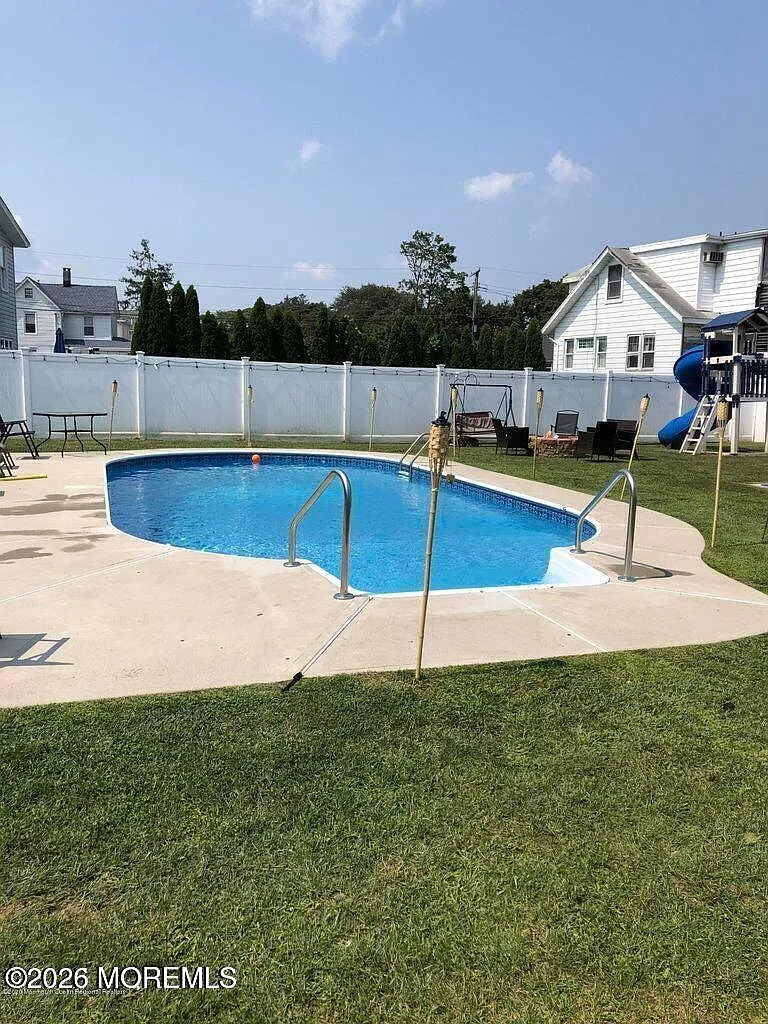 5 bed, 1466 sqft, $4,800 — Photo 2