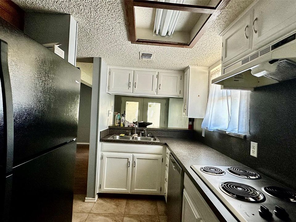 2nd image of 707 Harbour Town Dr APT 2