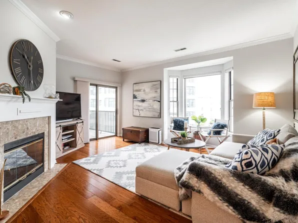 1300 N Prospect AVENUE #403, Milwaukee, WI 53202